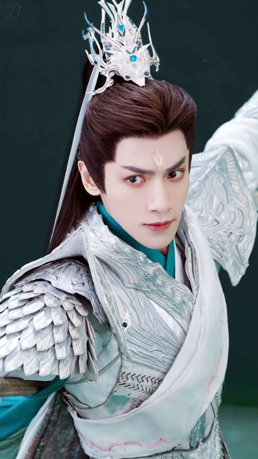 罗云熙《长月烬明》冥夜高清手机壁纸